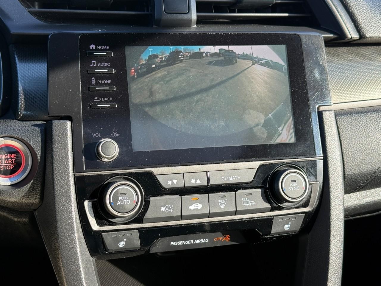 Honda Civic Hatchback Vehicle Full-screen Gallery Image 24