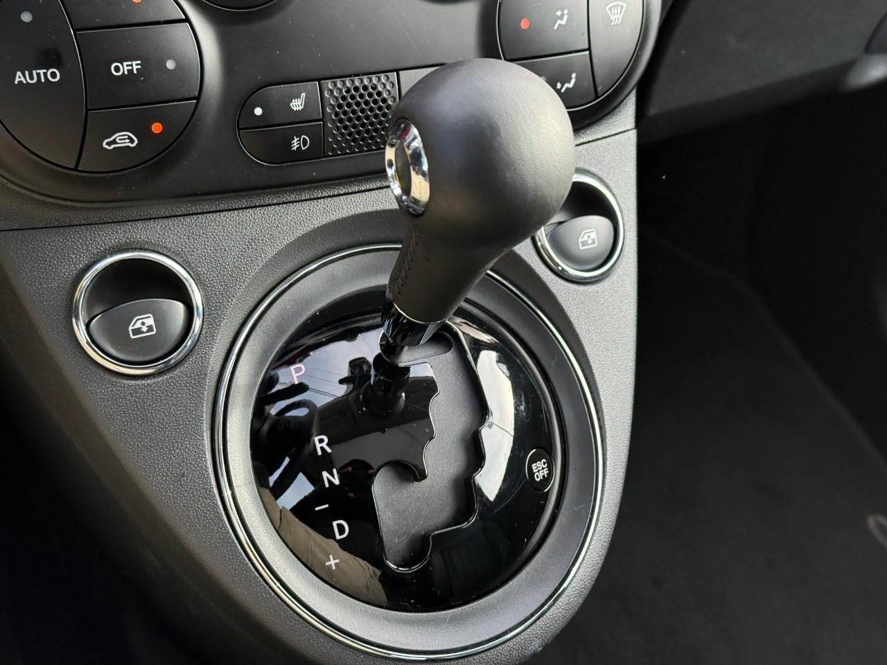 FIAT 500 Vehicle Full-screen Gallery Image 16