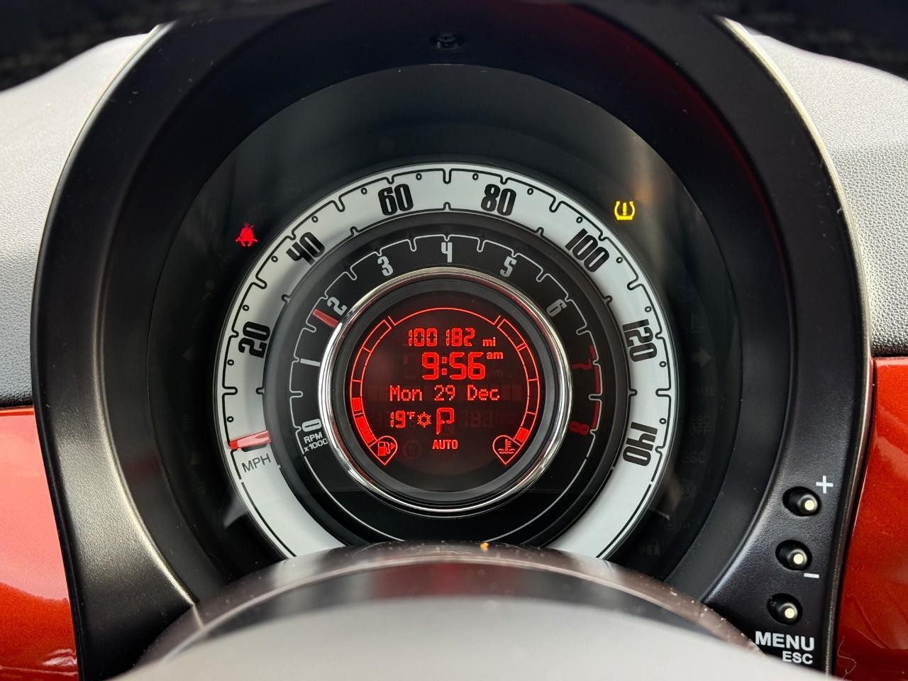 FIAT 500 Vehicle Full-screen Gallery Image 18