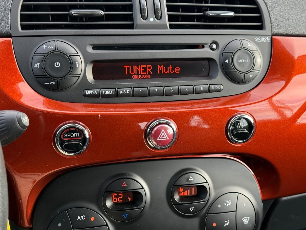 FIAT 500 Vehicle Full-screen Gallery Image 19