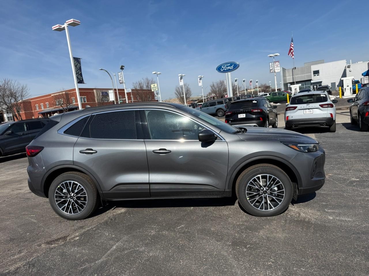 Ford Escape Vehicle Full-screen Gallery Image 02