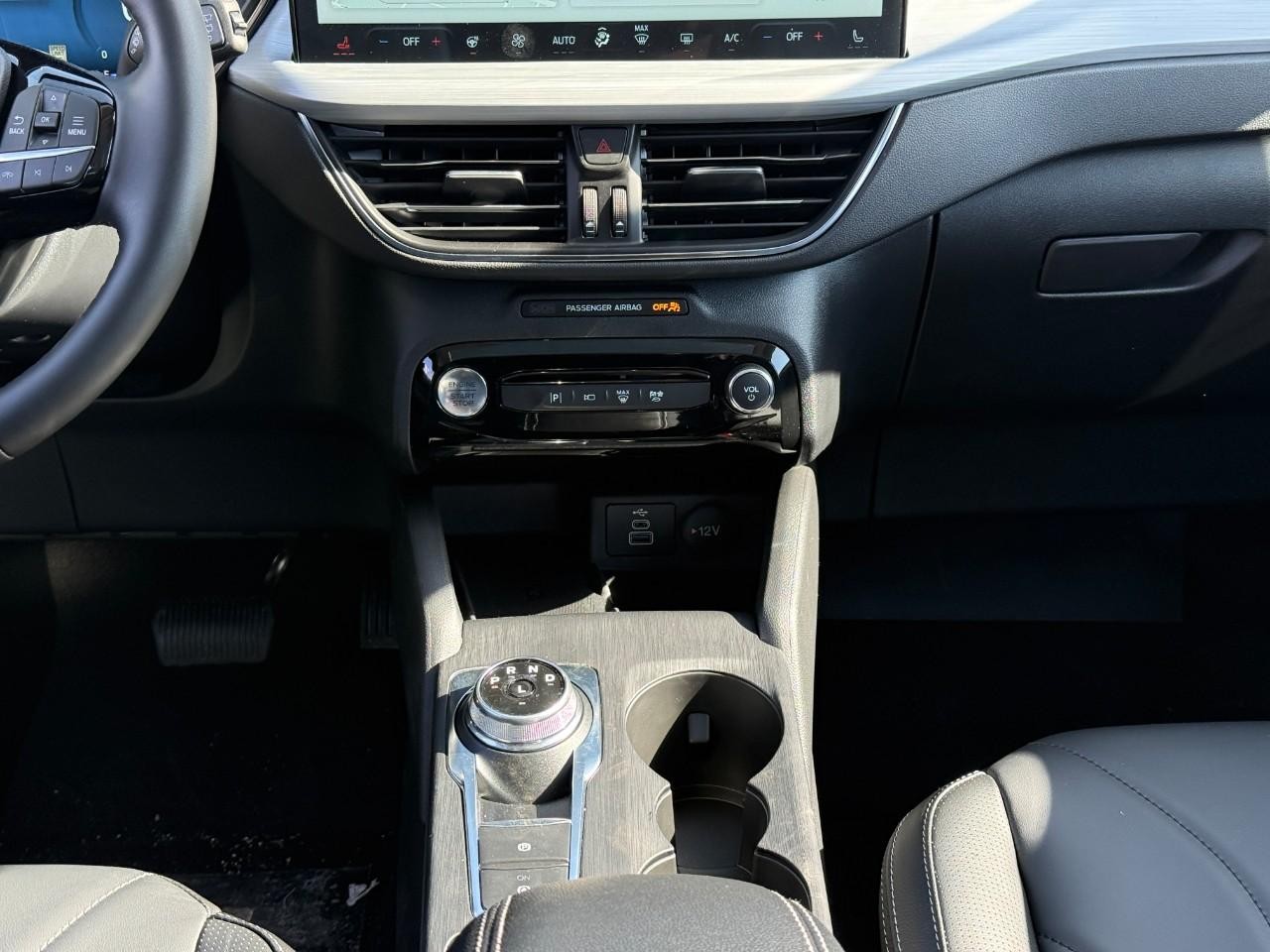 Ford Escape Vehicle Full-screen Gallery Image 09