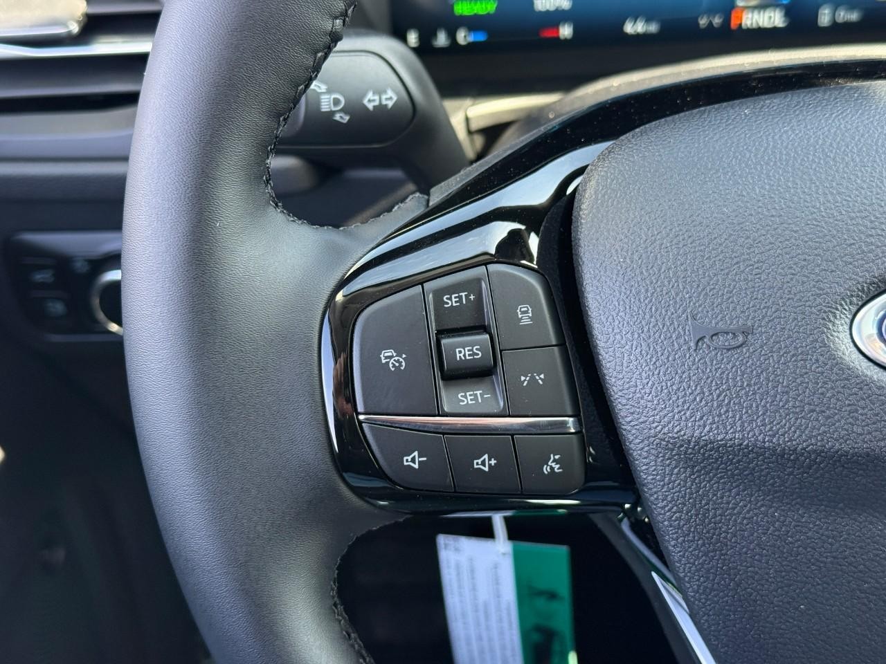 Ford Escape Vehicle Full-screen Gallery Image 13