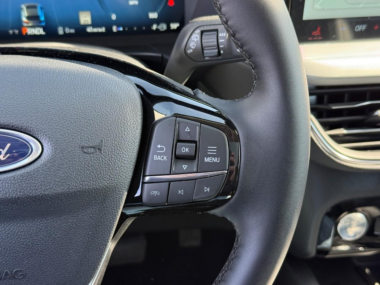 Ford Escape Vehicle Full-screen Gallery Image 14