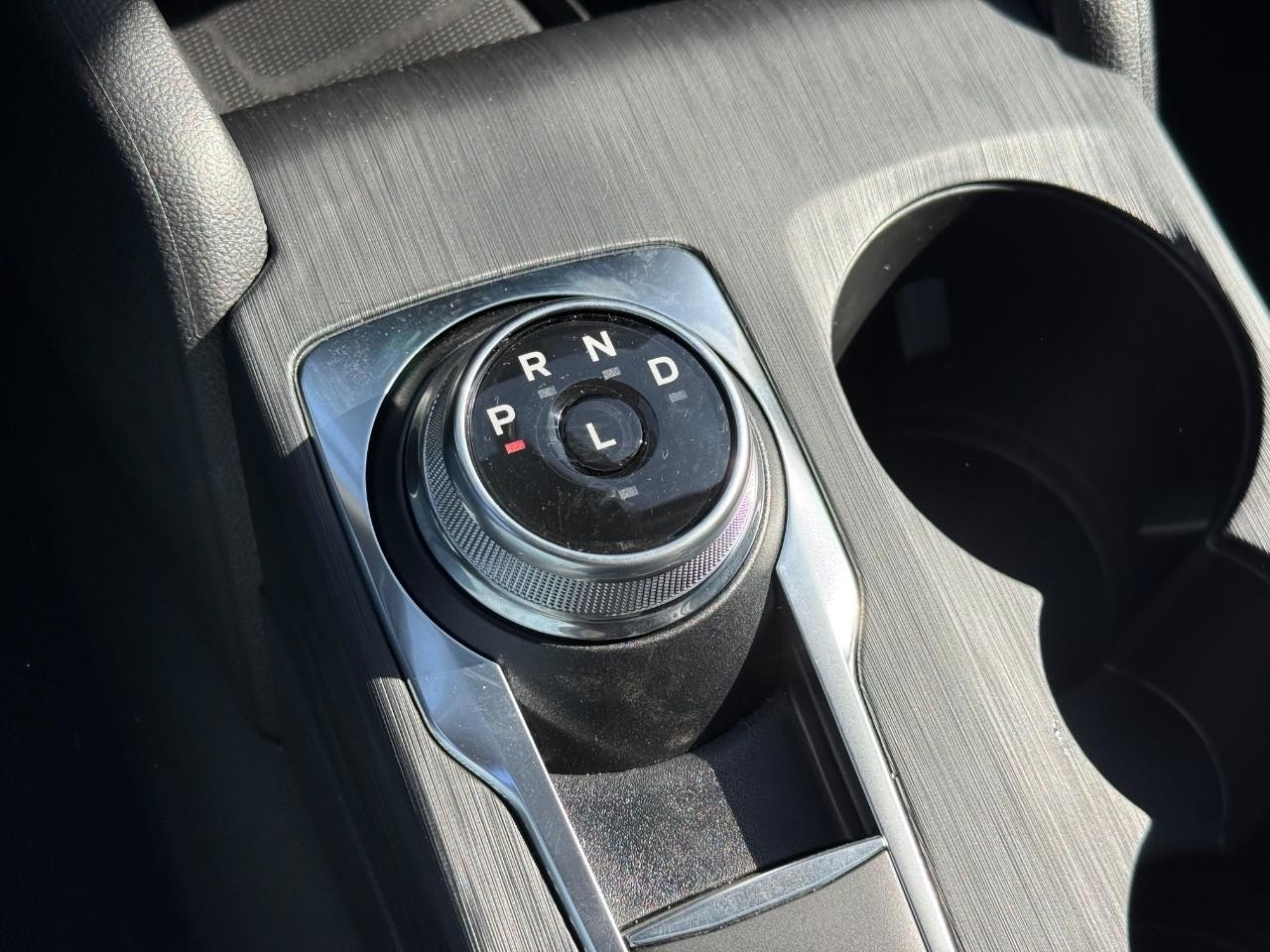 Ford Escape Vehicle Full-screen Gallery Image 15