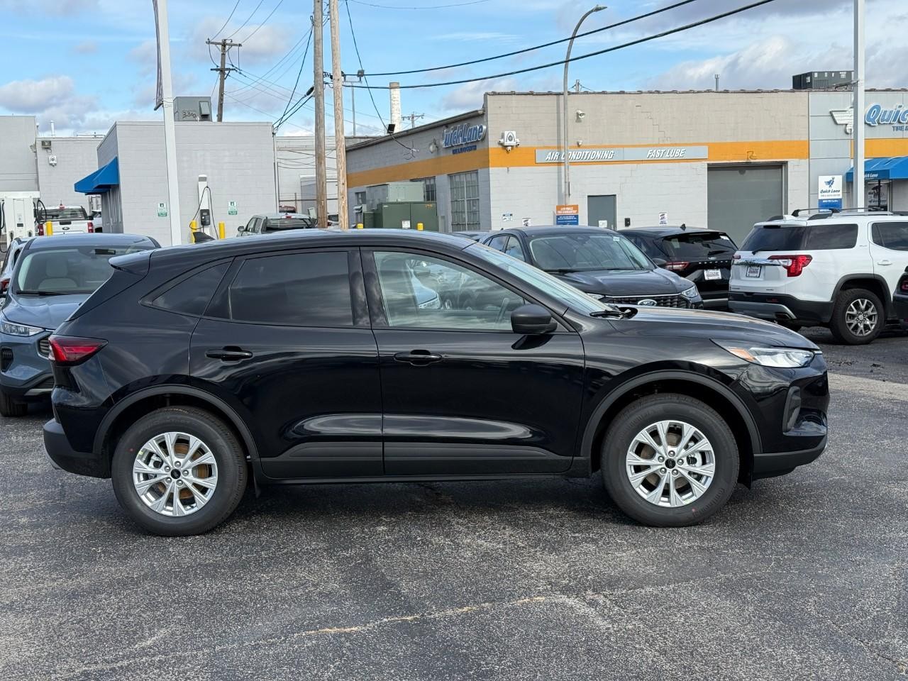 Ford Escape Vehicle Full-screen Gallery Image 02