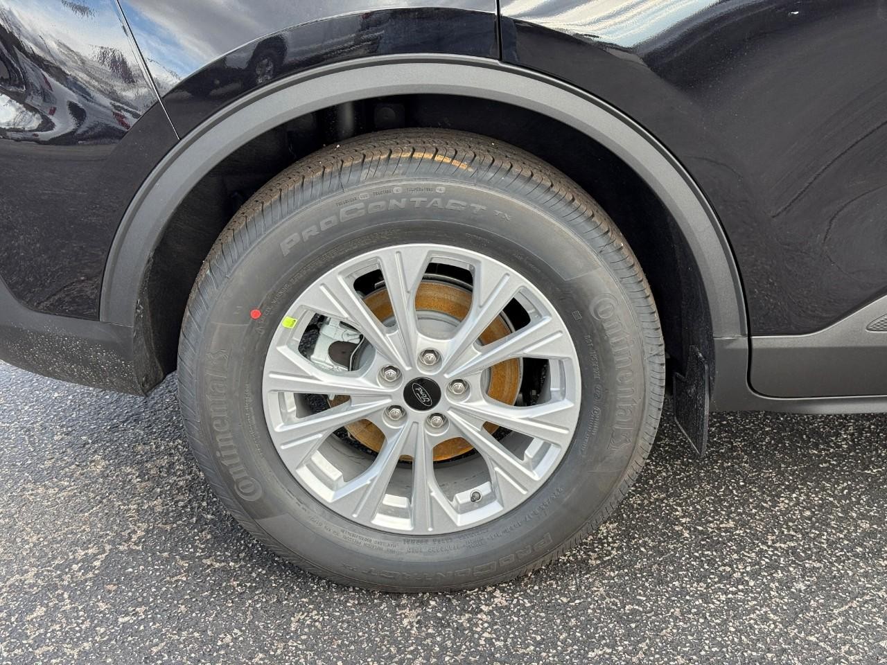 Ford Escape Vehicle Full-screen Gallery Image 04