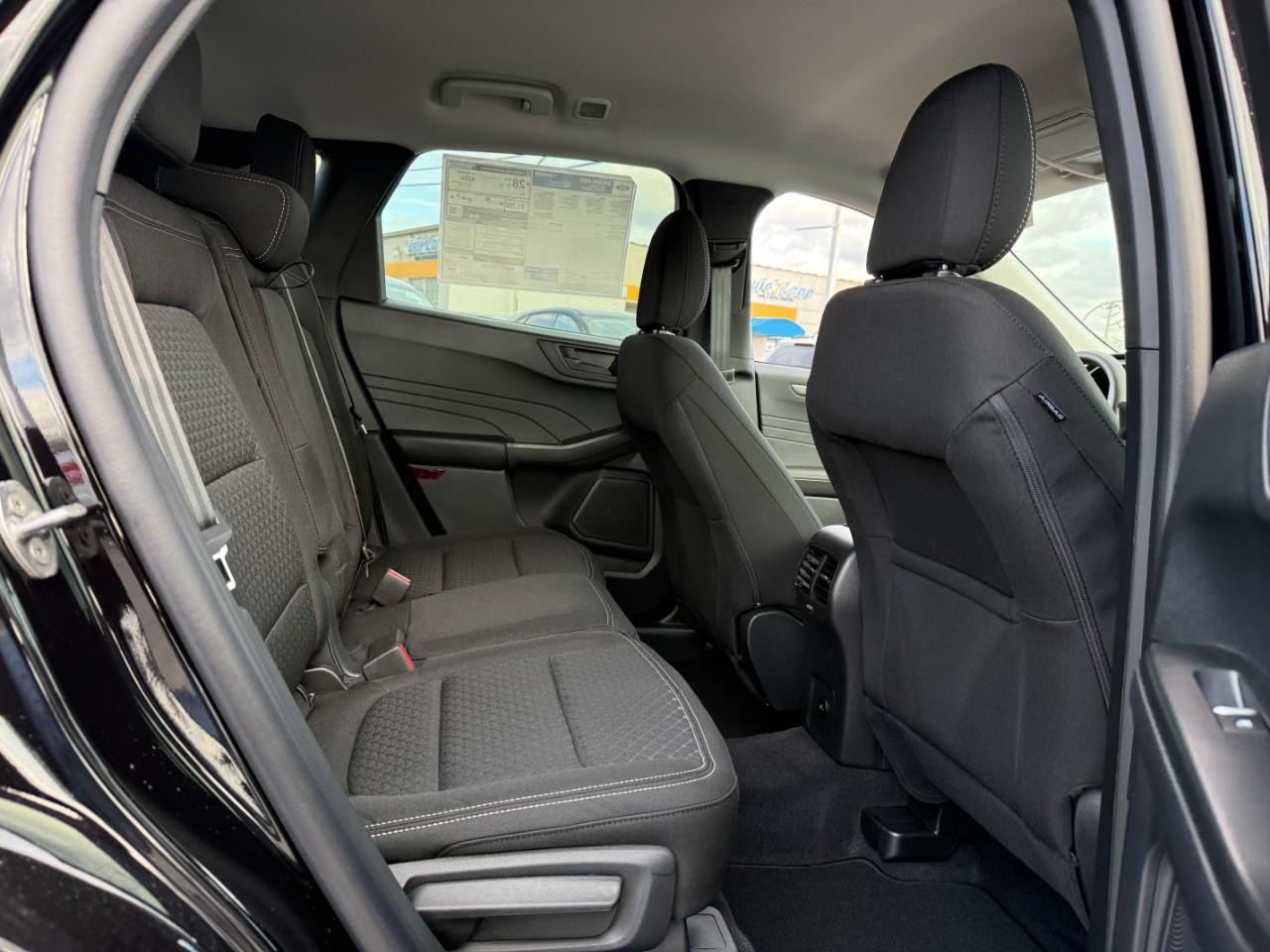 Ford Escape Vehicle Full-screen Gallery Image 05