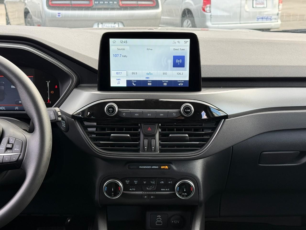 Ford Escape Vehicle Full-screen Gallery Image 08