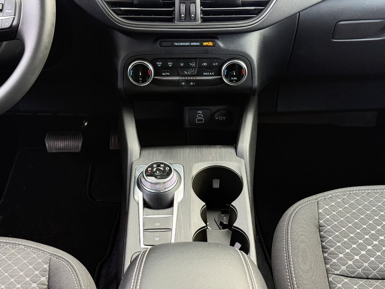 Ford Escape Vehicle Full-screen Gallery Image 10