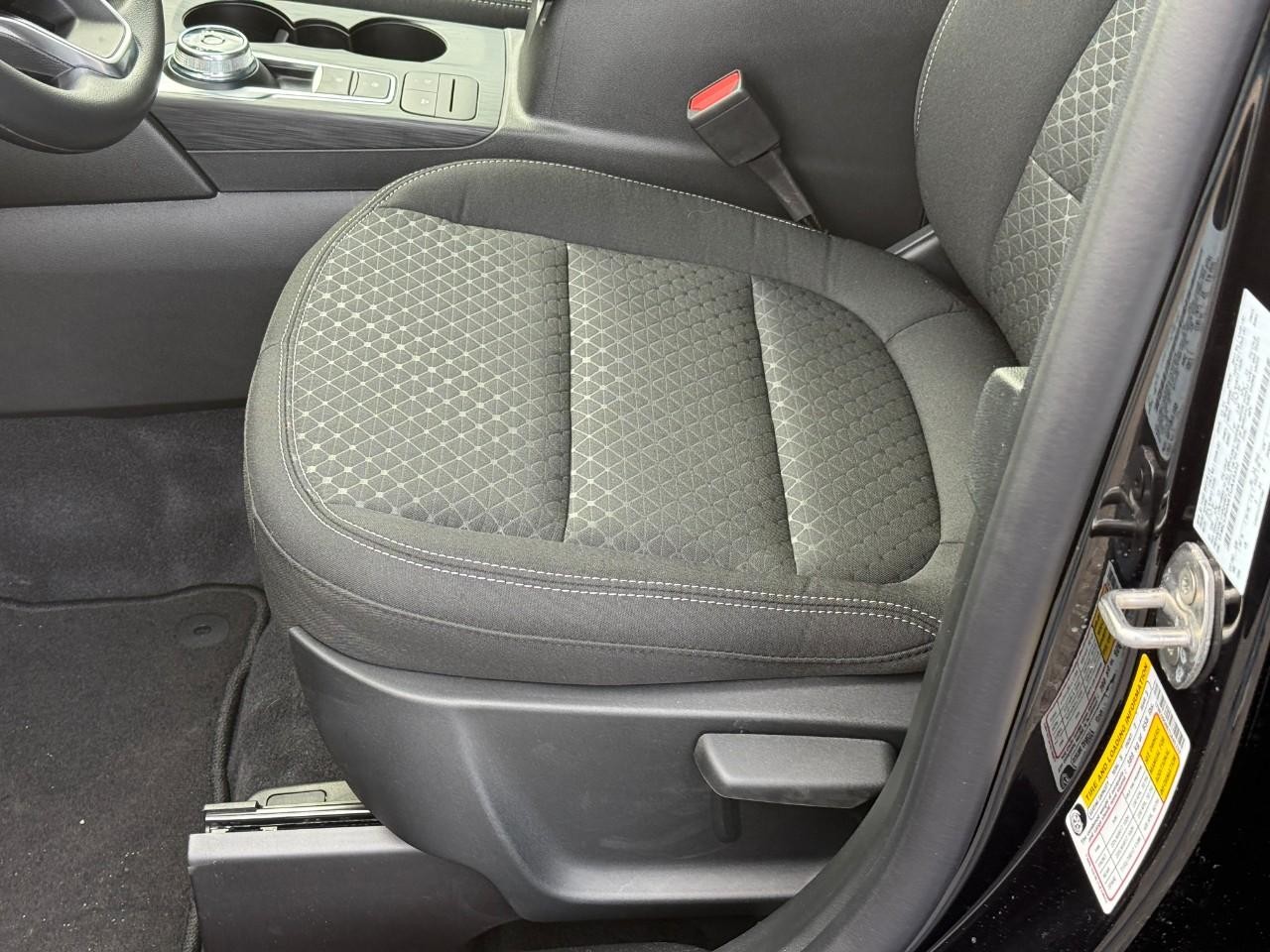 Ford Escape Vehicle Full-screen Gallery Image 12