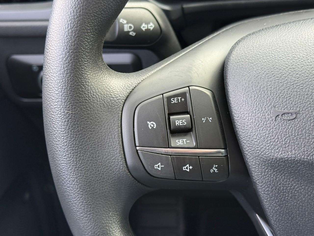 Ford Escape Vehicle Full-screen Gallery Image 14