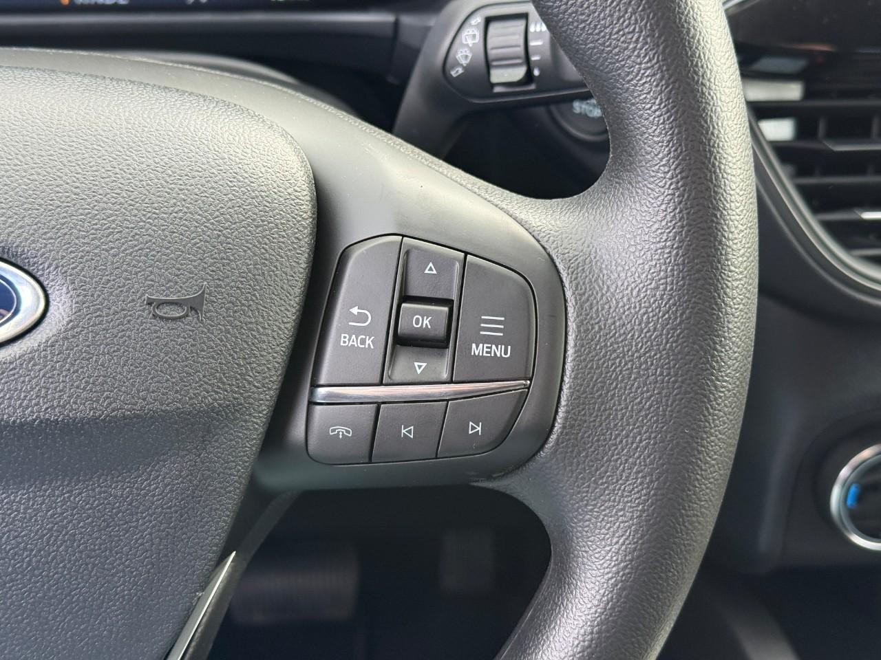 Ford Escape Vehicle Full-screen Gallery Image 15