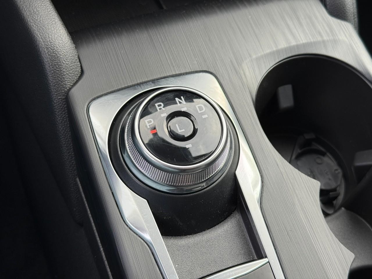 Ford Escape Vehicle Full-screen Gallery Image 16