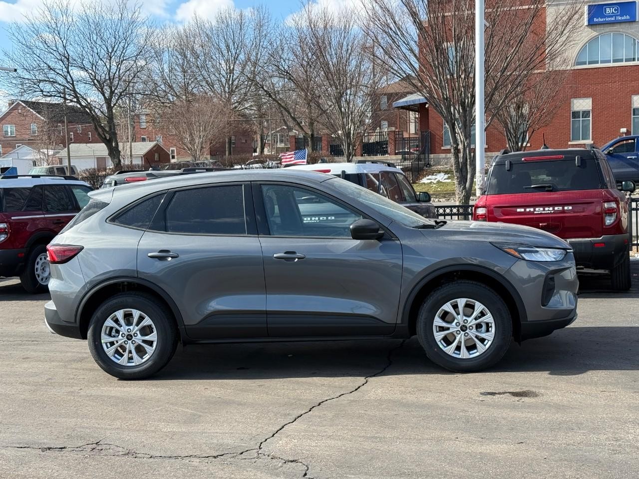 Ford Escape Vehicle Full-screen Gallery Image 02