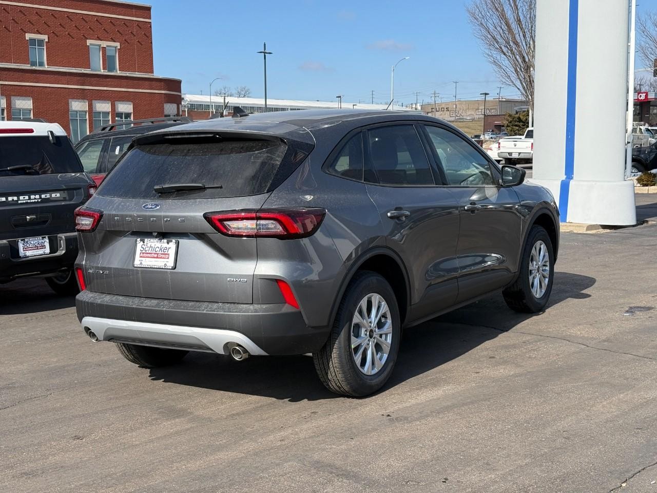 Ford Escape Vehicle Full-screen Gallery Image 03