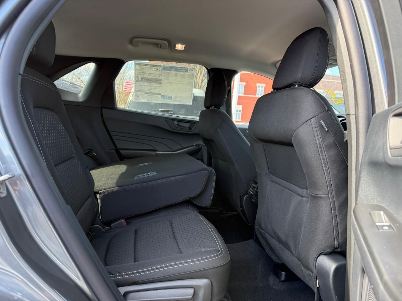 Ford Escape Vehicle Full-screen Gallery Image 05