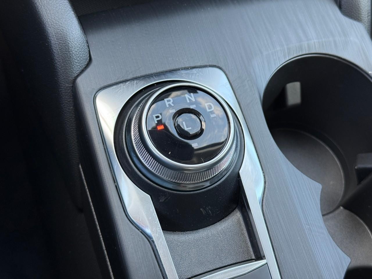 Ford Escape Vehicle Full-screen Gallery Image 17