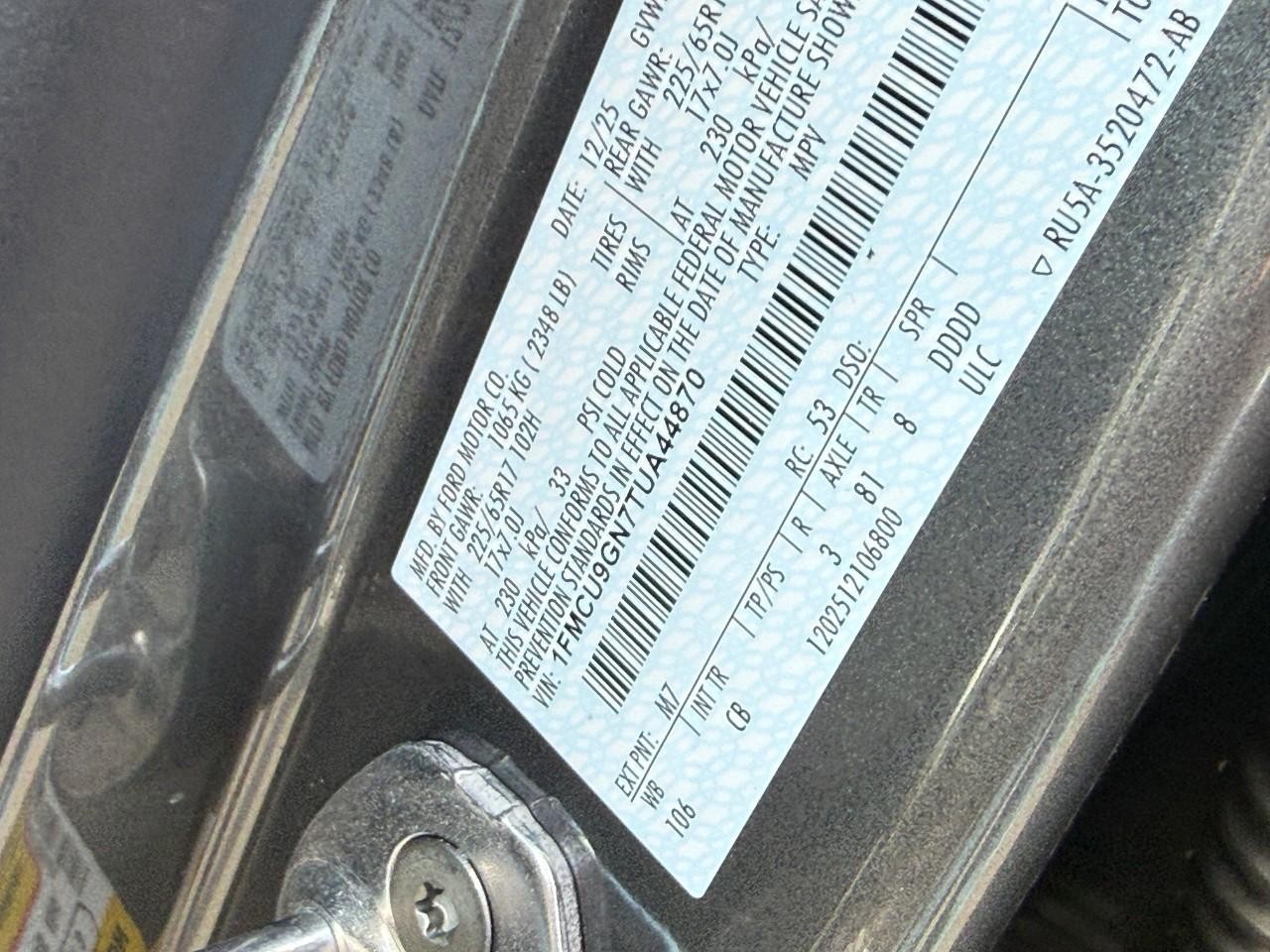 Ford Escape Vehicle Full-screen Gallery Image 20