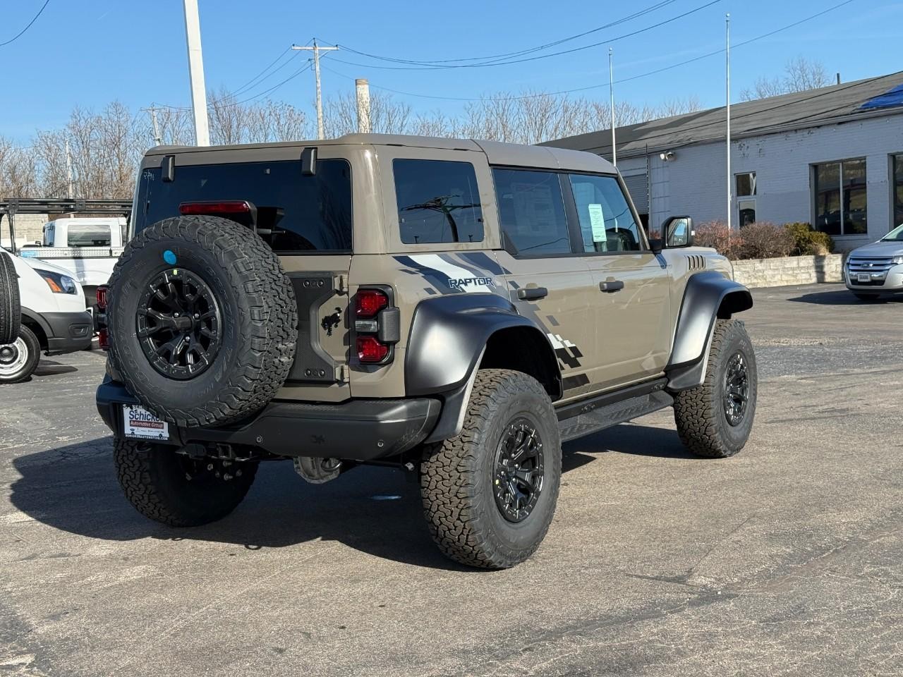 Ford Bronco Vehicle Full-screen Gallery Image 03