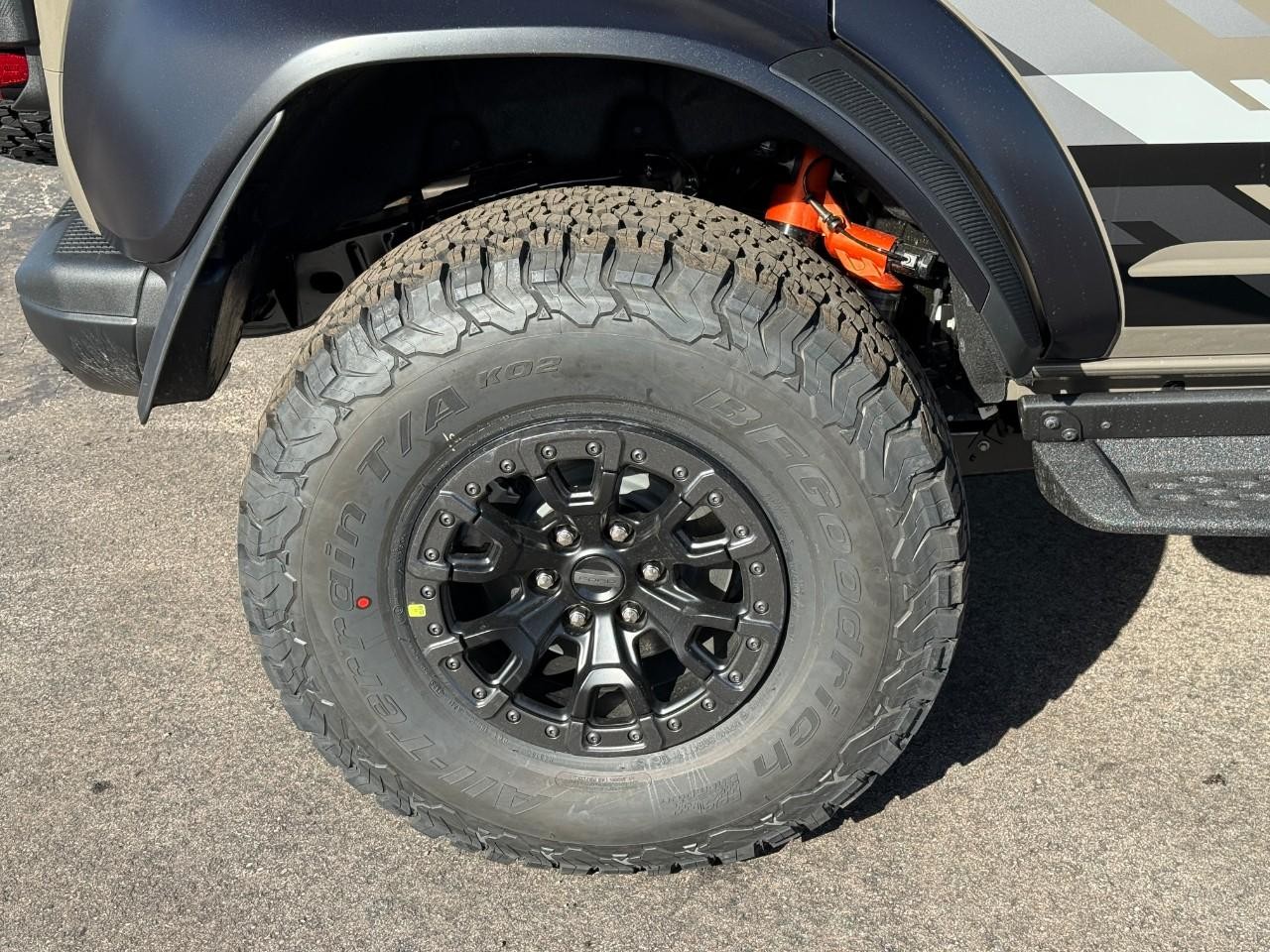 Ford Bronco Vehicle Full-screen Gallery Image 04