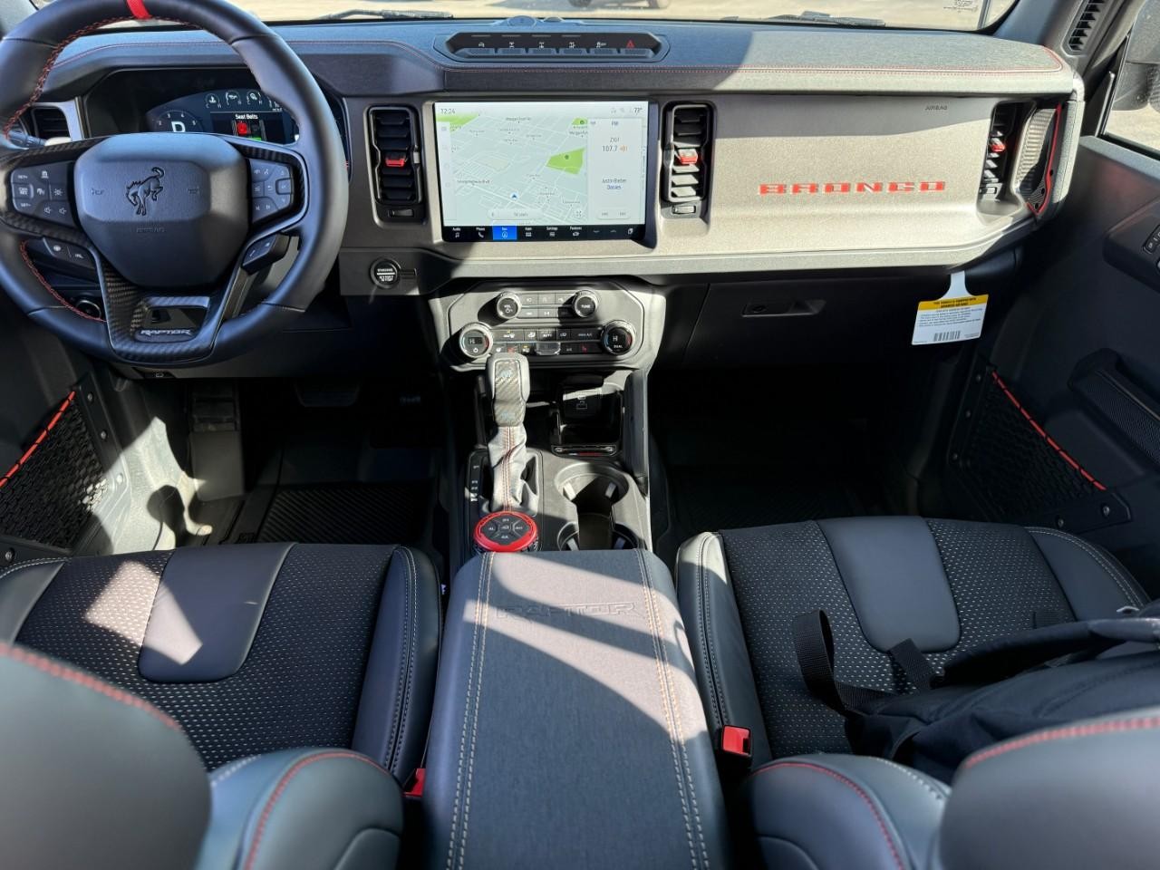 Ford Bronco Vehicle Full-screen Gallery Image 06