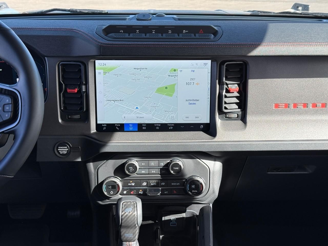 Ford Bronco Vehicle Full-screen Gallery Image 08