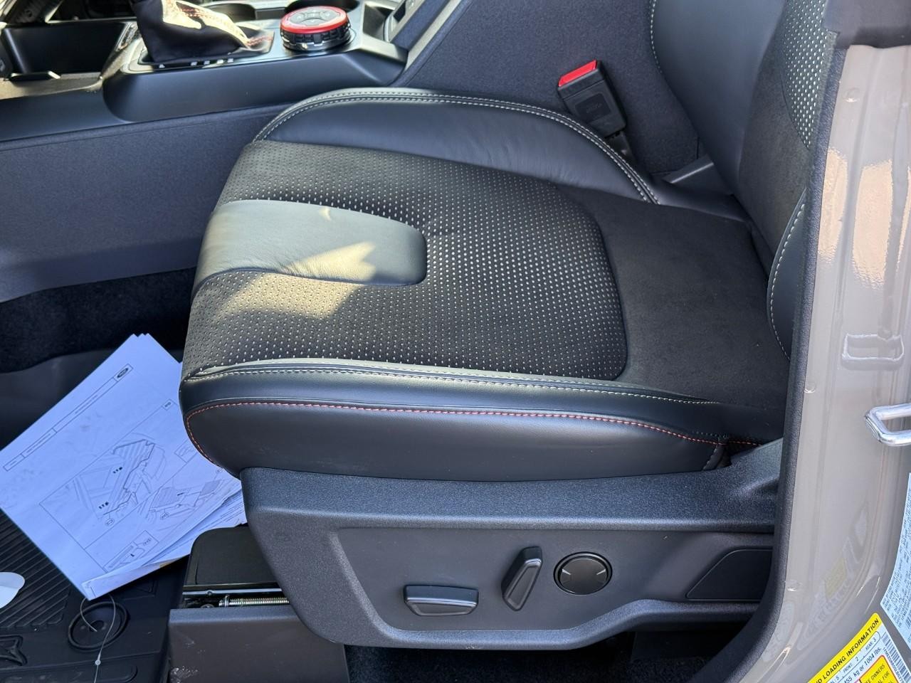 Ford Bronco Vehicle Full-screen Gallery Image 11