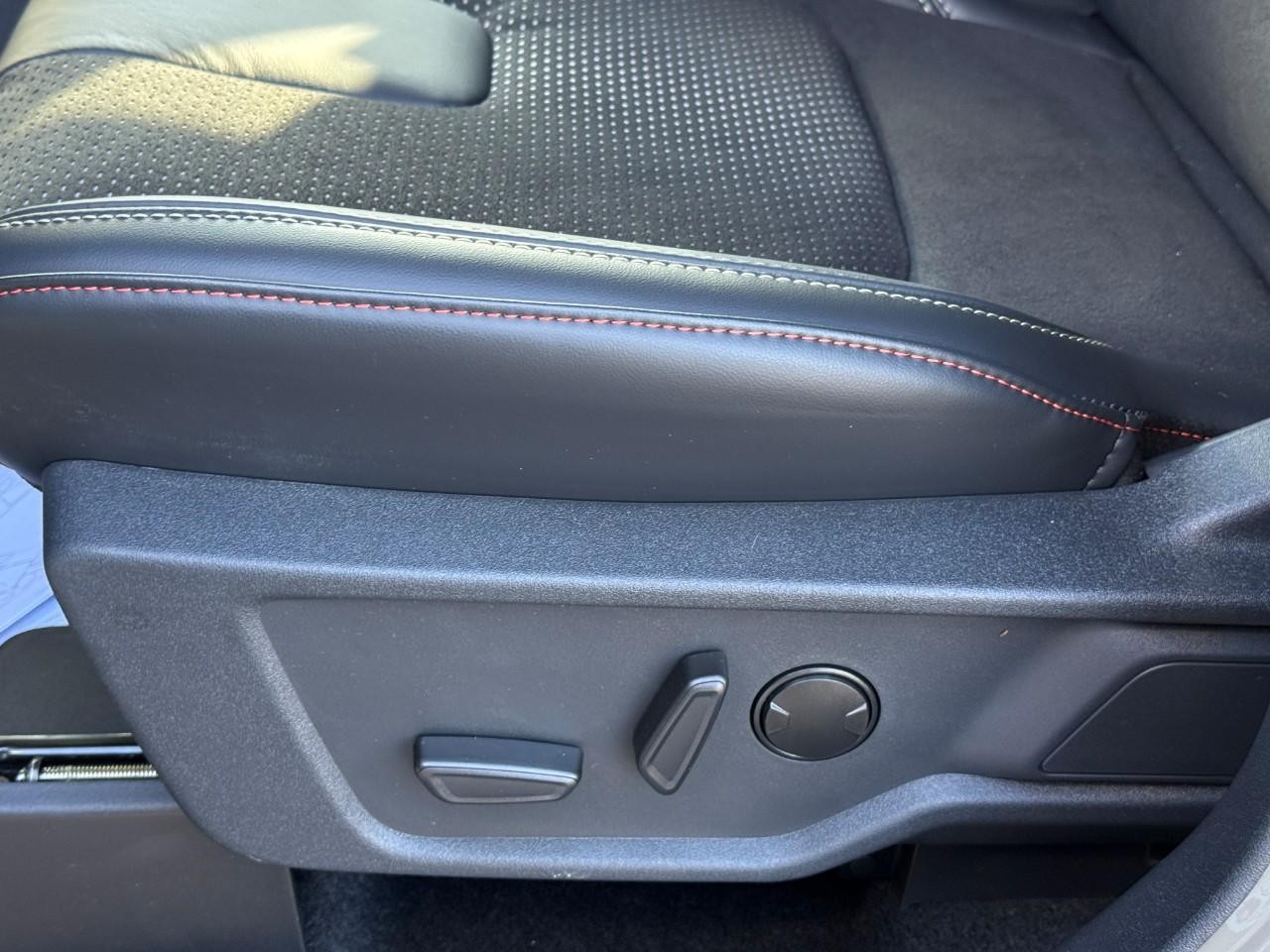 Ford Bronco Vehicle Full-screen Gallery Image 12