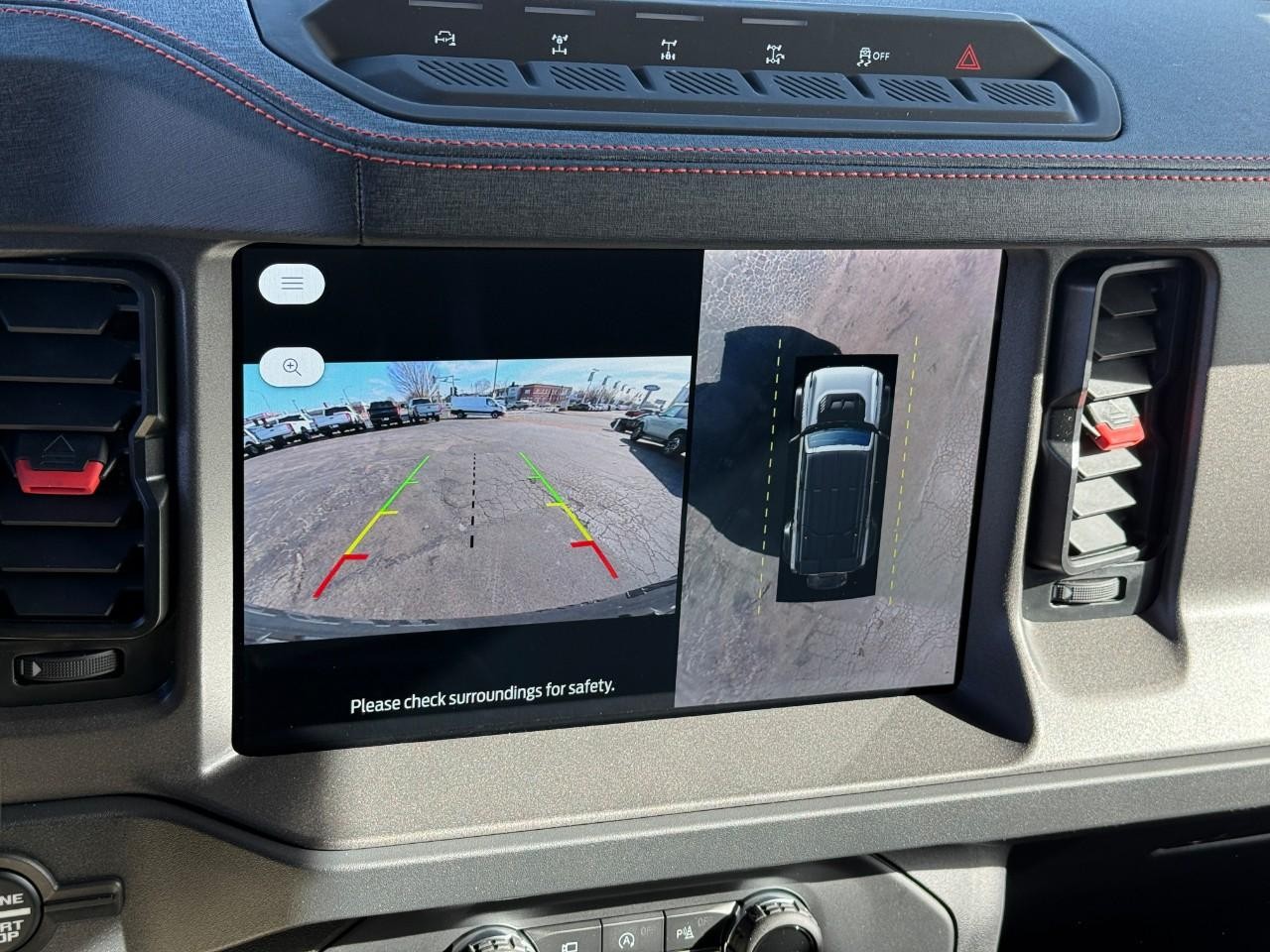 Ford Bronco Vehicle Full-screen Gallery Image 17