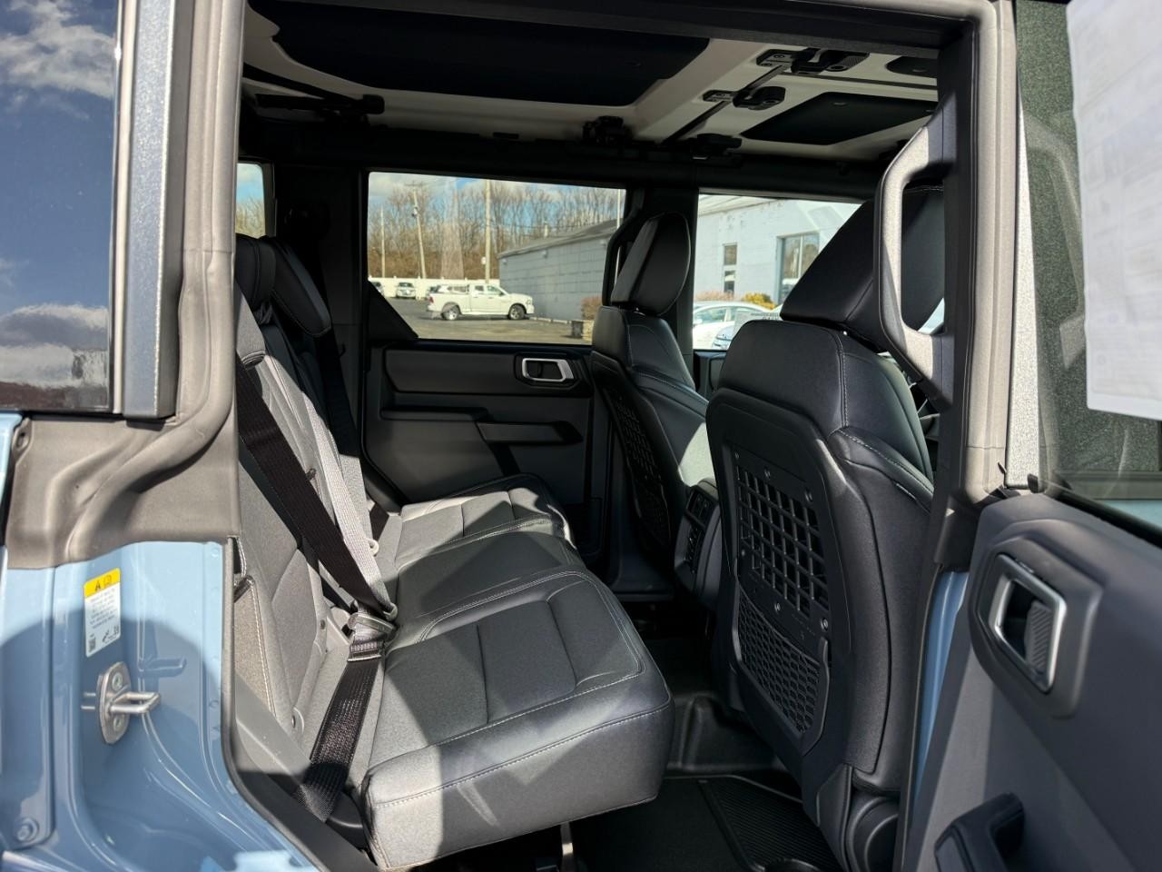 Ford Bronco Vehicle Full-screen Gallery Image 05