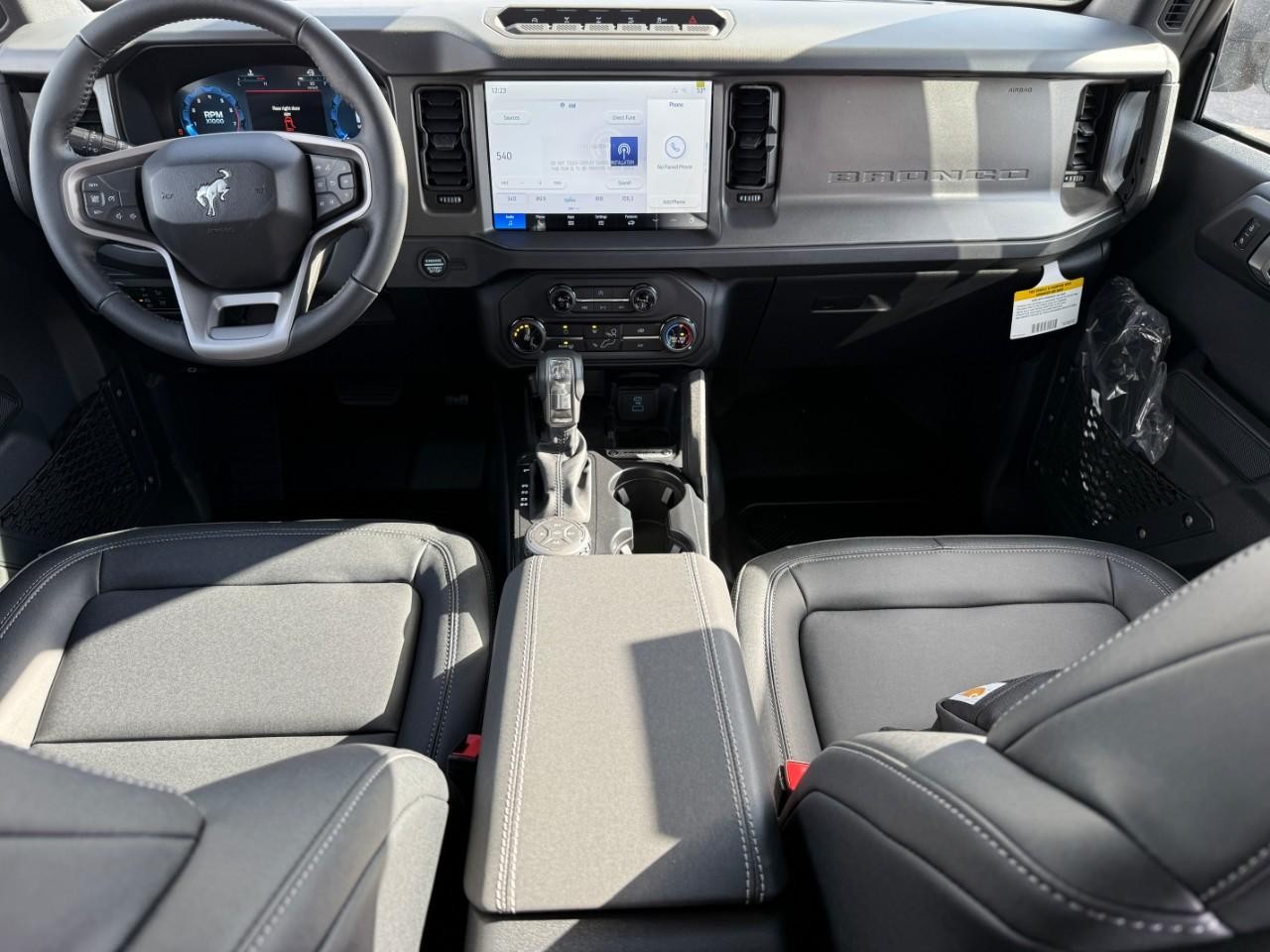 Ford Bronco Vehicle Full-screen Gallery Image 06