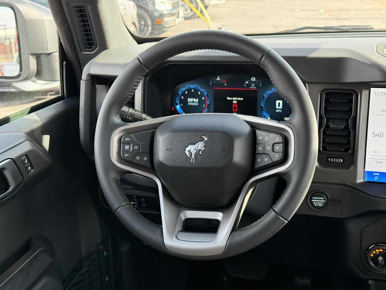 Ford Bronco Vehicle Full-screen Gallery Image 07