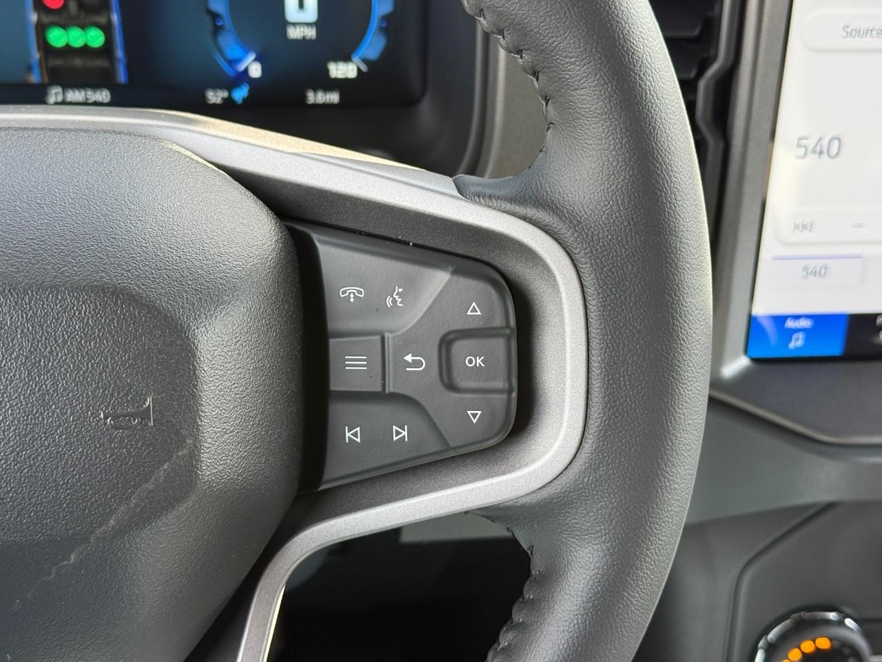 Ford Bronco Vehicle Full-screen Gallery Image 14