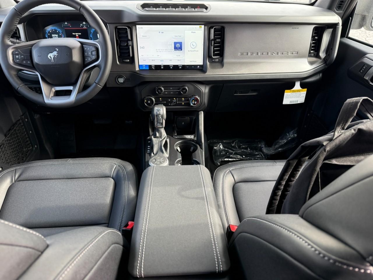 Ford Bronco Vehicle Full-screen Gallery Image 06