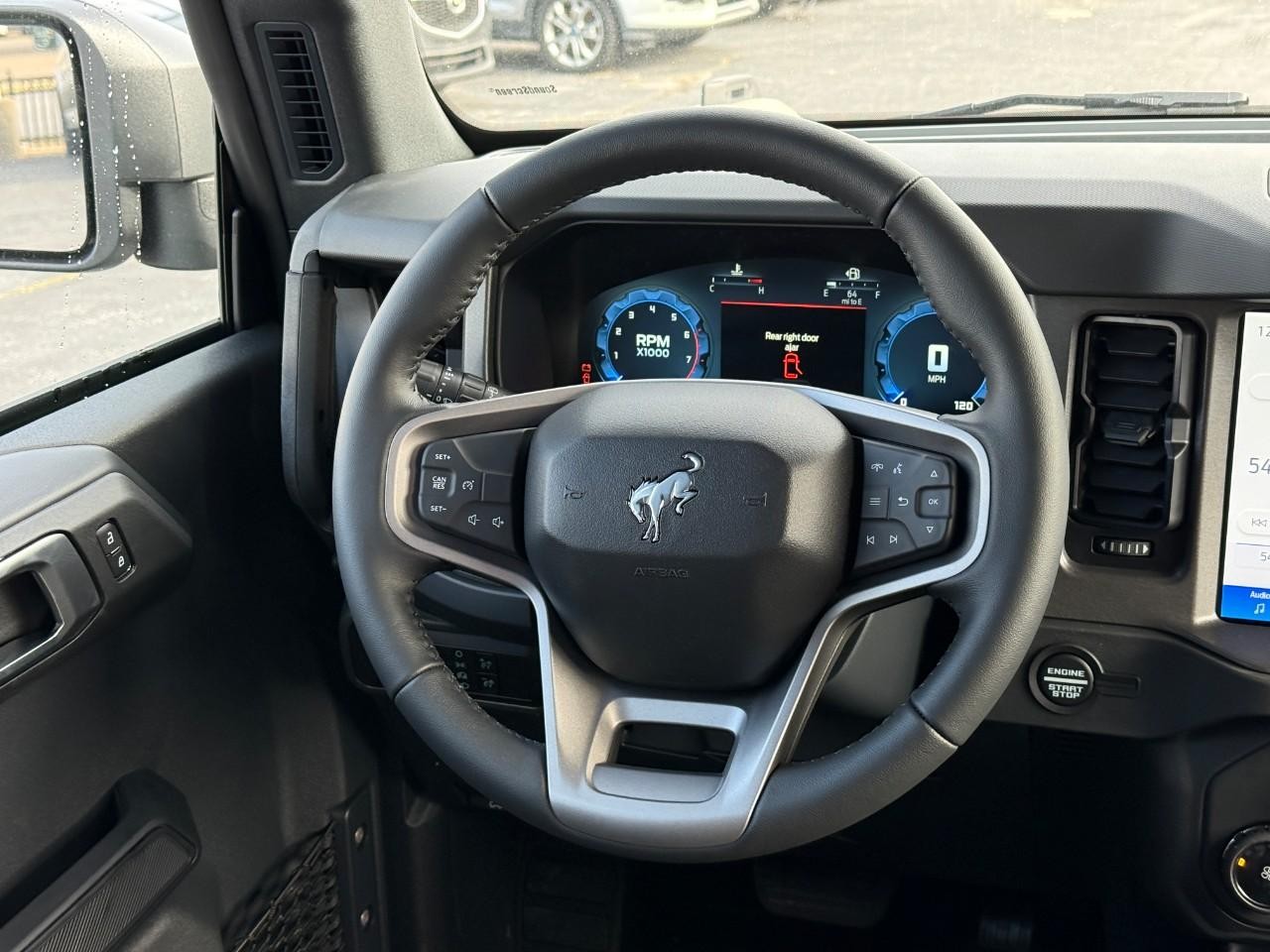 Ford Bronco Vehicle Full-screen Gallery Image 07