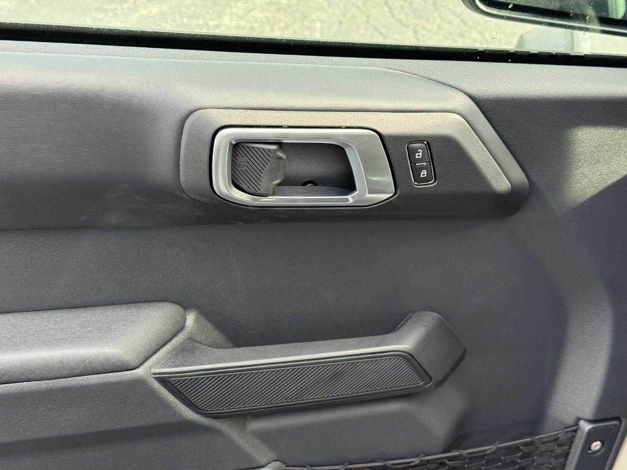 Ford Bronco Vehicle Full-screen Gallery Image 10