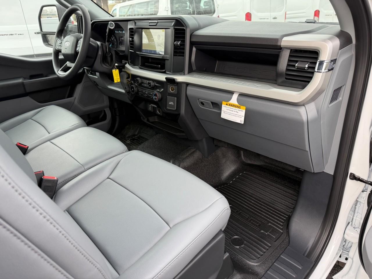 Ford Super Duty F-250 SRW Vehicle Full-screen Gallery Image 06