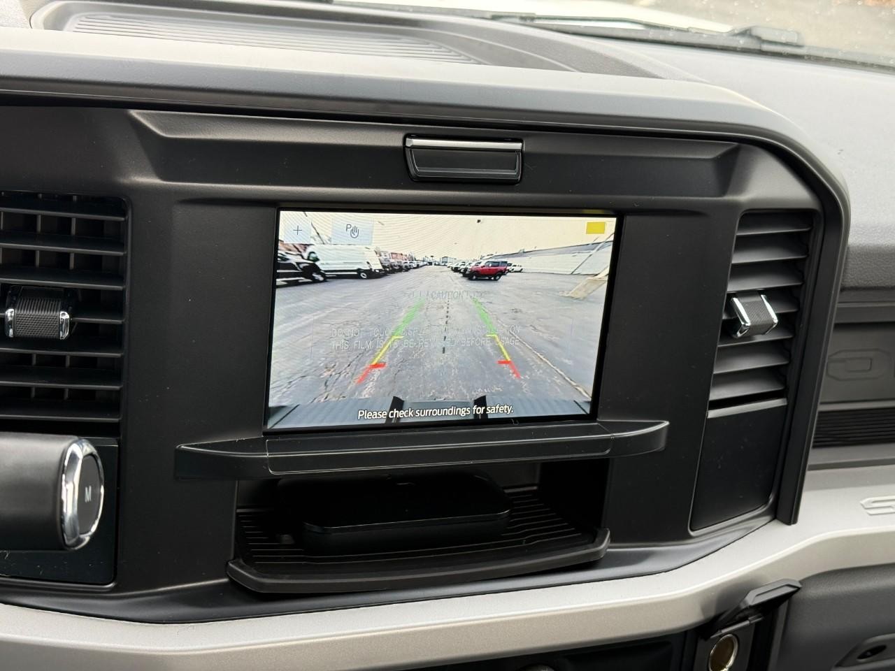 Ford Super Duty F-250 SRW Vehicle Full-screen Gallery Image 12