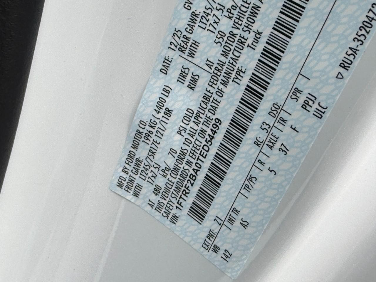 Ford Super Duty F-250 SRW Vehicle Full-screen Gallery Image 13