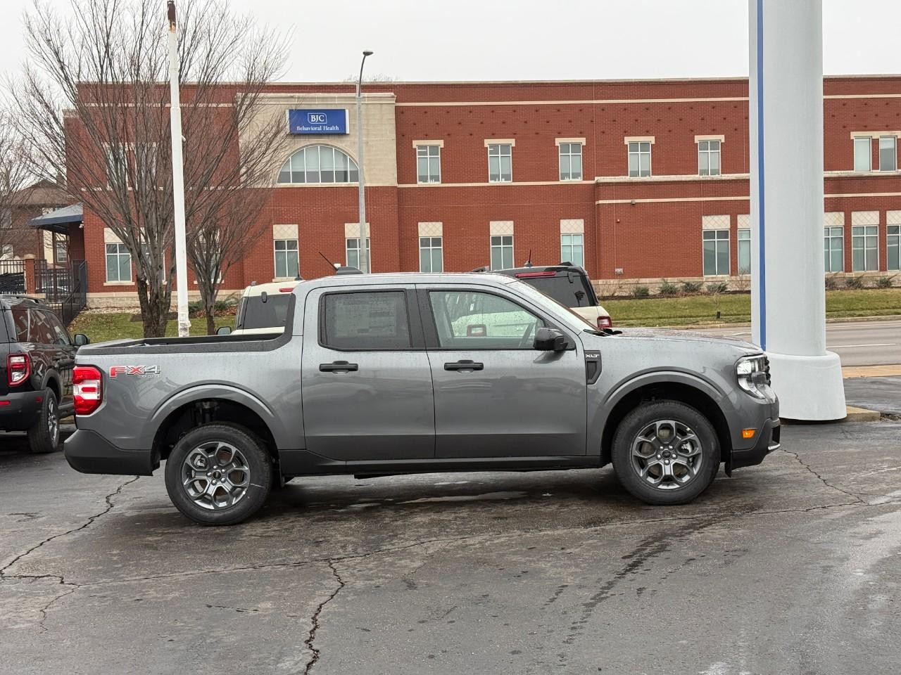 Ford Maverick Vehicle Full-screen Gallery Image 02
