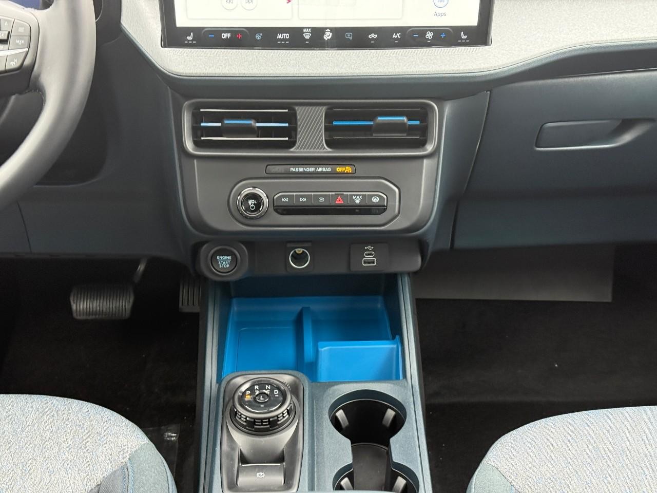 Ford Maverick Vehicle Full-screen Gallery Image 09