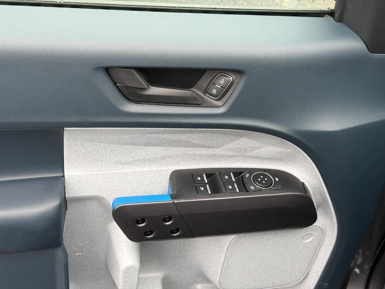 Ford Maverick Vehicle Full-screen Gallery Image 10