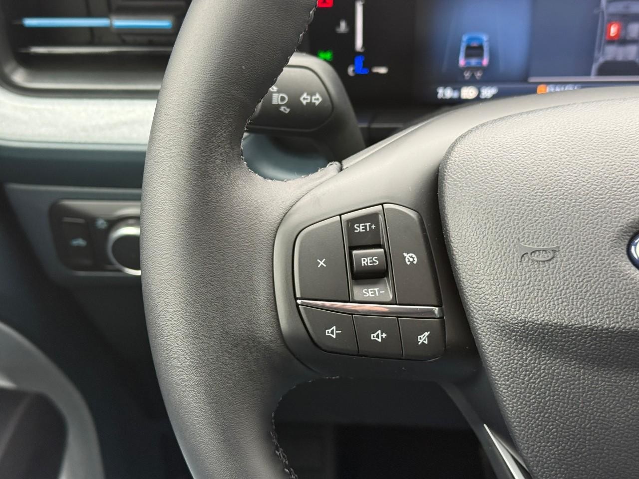 Ford Maverick Vehicle Full-screen Gallery Image 13