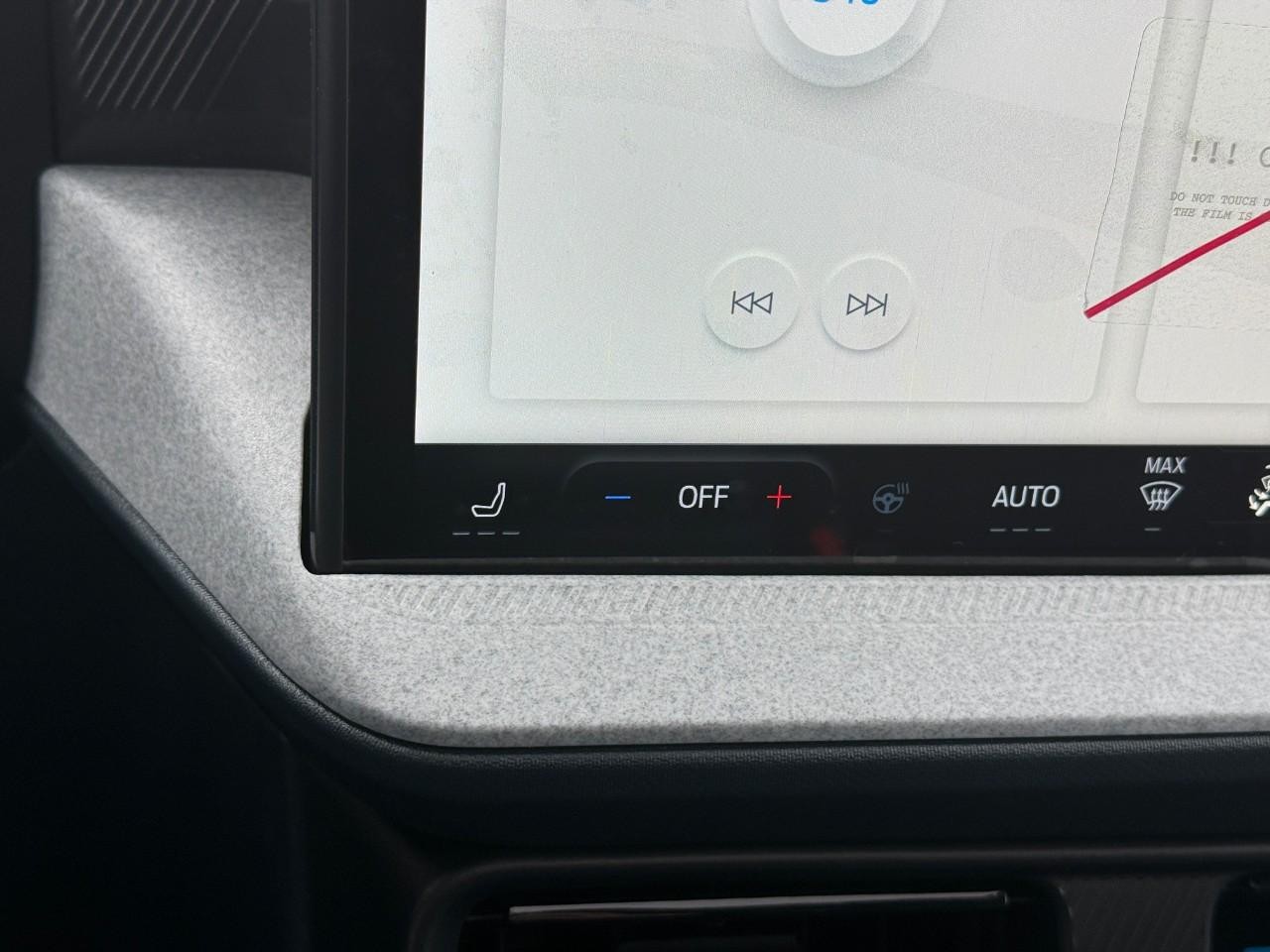 Ford Maverick Vehicle Full-screen Gallery Image 16