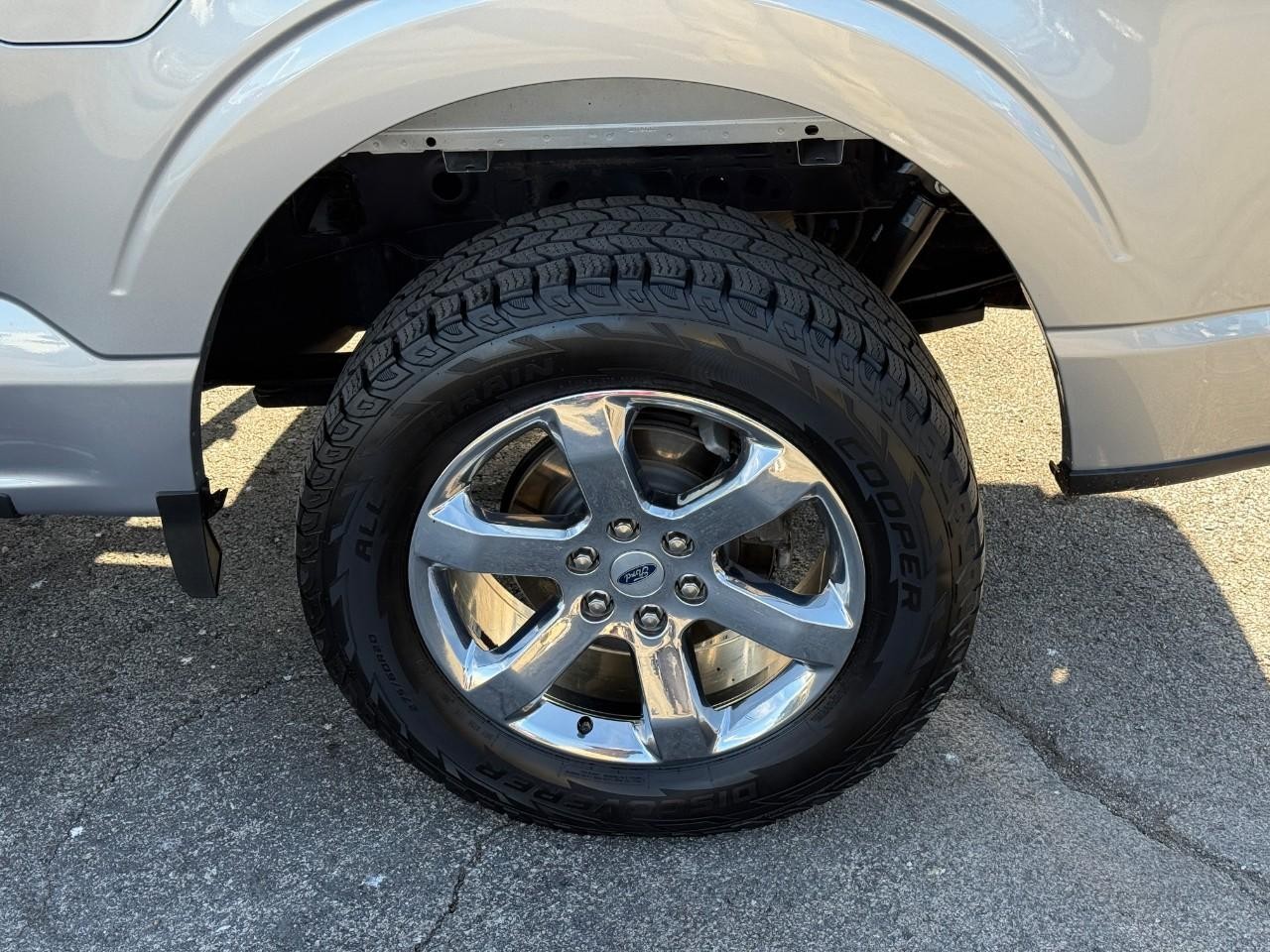 Ford F-150 Vehicle Full-screen Gallery Image 06