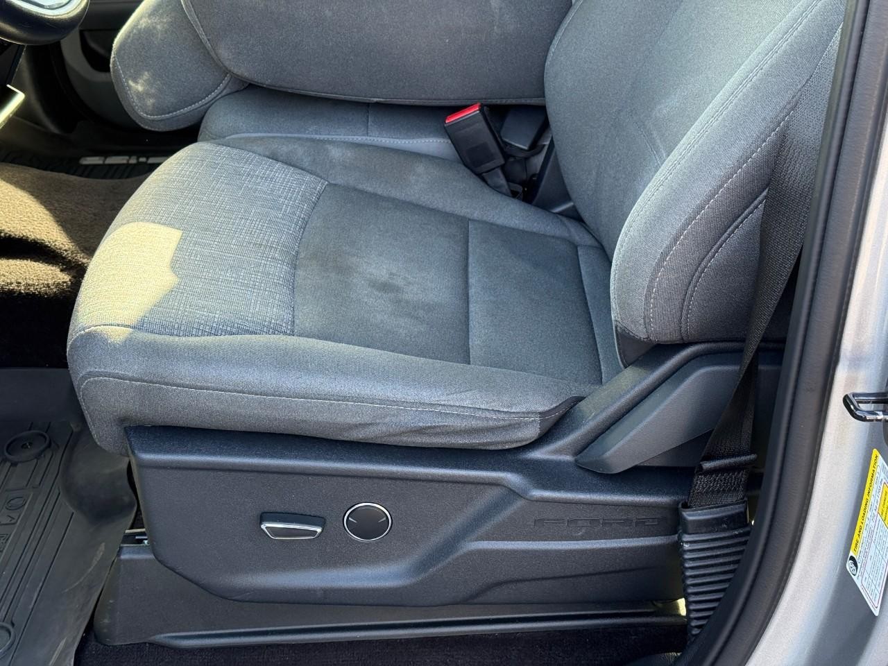 Ford F-150 Vehicle Full-screen Gallery Image 15