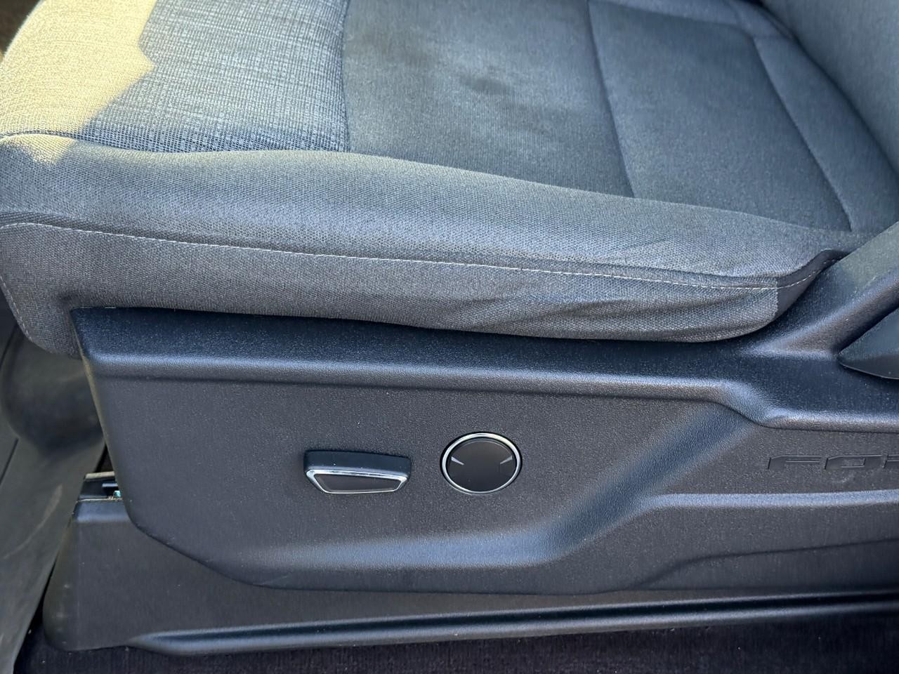 Ford F-150 Vehicle Full-screen Gallery Image 16