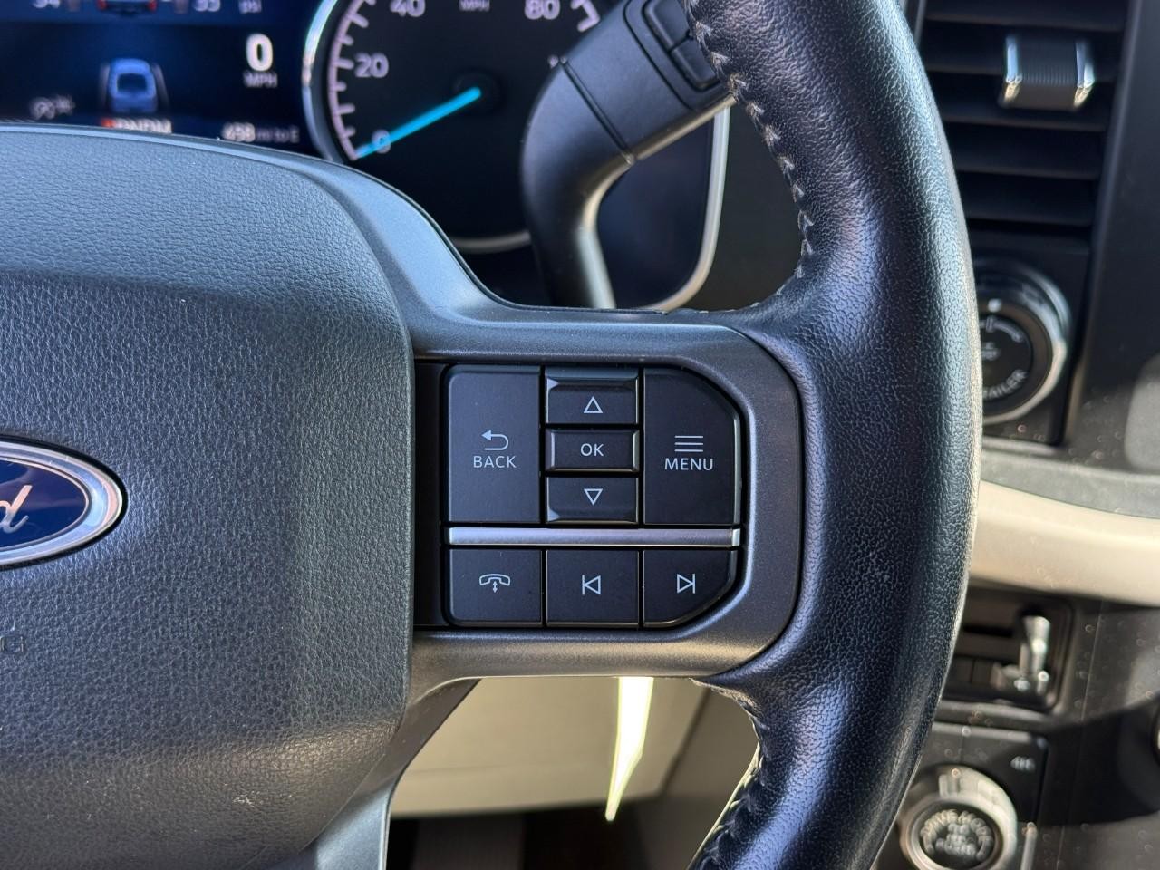 Ford F-150 Vehicle Full-screen Gallery Image 18