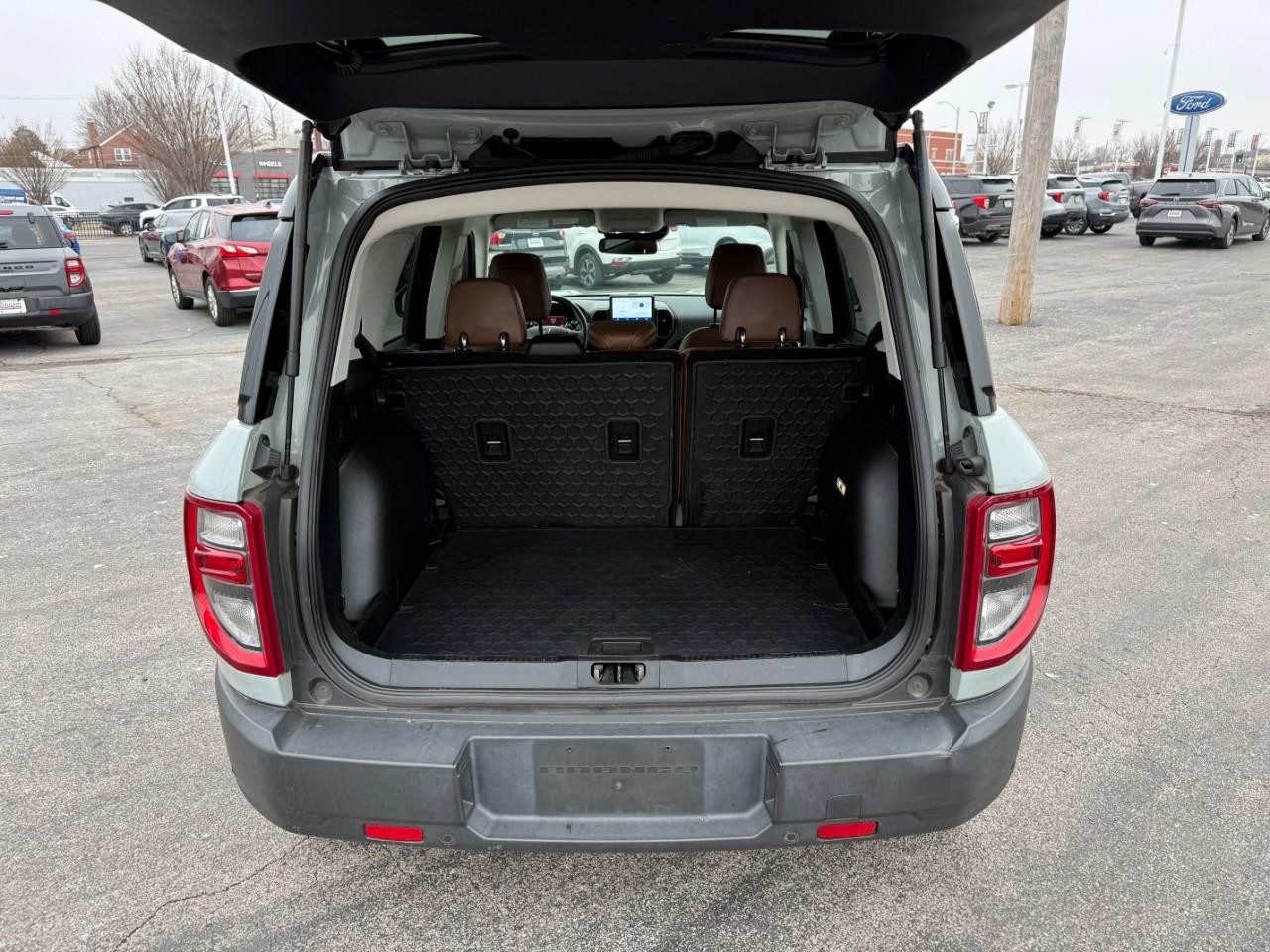 Ford Bronco Sport Vehicle Full-screen Gallery Image 08